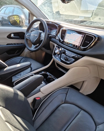 Chrysler Pacifica cena 229900 przebieg: 28700, rok produkcji 2022 z Gostyń małe 326